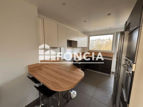 Location Appartement 5 pièces 160.77 m² - 9 MONTEE DES SOLDATS Caluire Et Cuire 69300