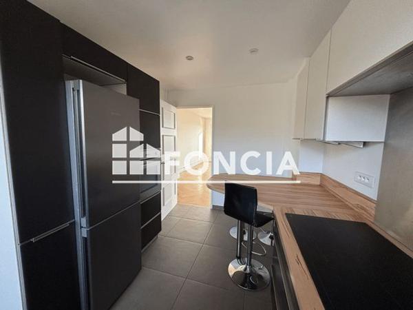 Location Appartement 5 pièces 160.77 m² - 9 MONTEE DES SOLDATS Caluire Et Cuire 69300