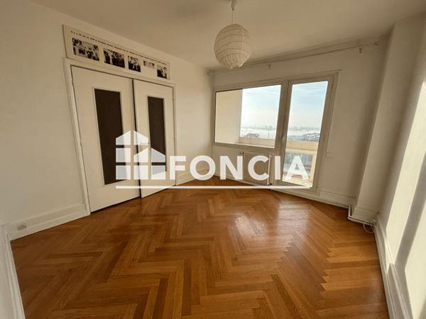 Location Appartement 5 pièces 160.77 m² - 9 MONTEE DES SOLDATS Caluire Et Cuire 69300