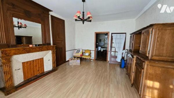 A vendre à VALENCE-EN-POITOU (86700), COUHE, Une maison de ville avec cour et garage