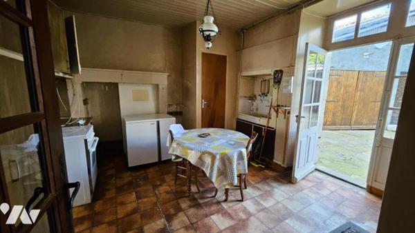 A vendre à VALENCE-EN-POITOU (86700), COUHE, Une maison de ville avec cour et garage
