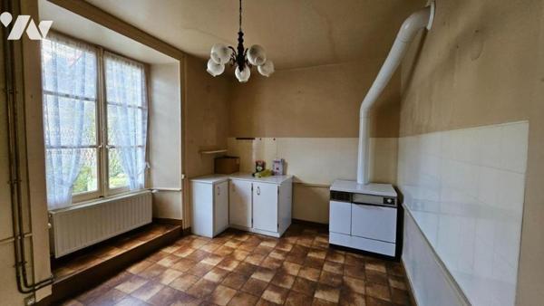 A vendre à VALENCE-EN-POITOU (86700), COUHE, Une maison de ville avec cour et garage