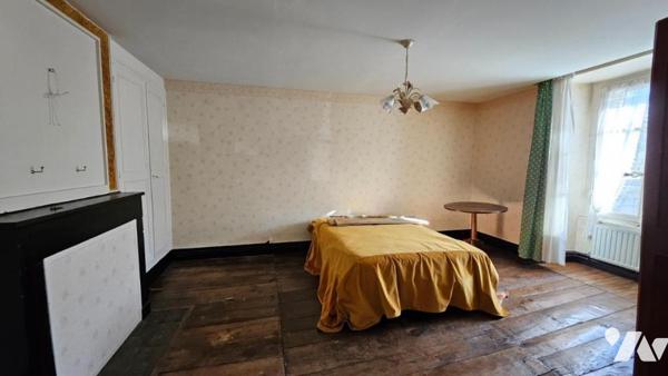 A vendre à VALENCE-EN-POITOU (86700), COUHE, Une maison de ville avec cour et garage