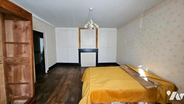 A vendre à VALENCE-EN-POITOU (86700), COUHE, Une maison de ville avec cour et garage