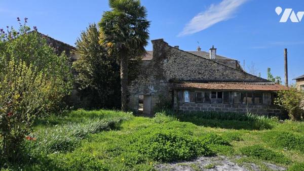 A vendre à VALENCE-EN-POITOU (86700), COUHE, Une maison de ville avec cour et garage