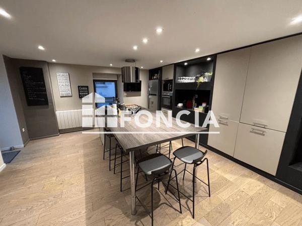 À vendre Maison 7 pièces 146 m² - Laval 53000