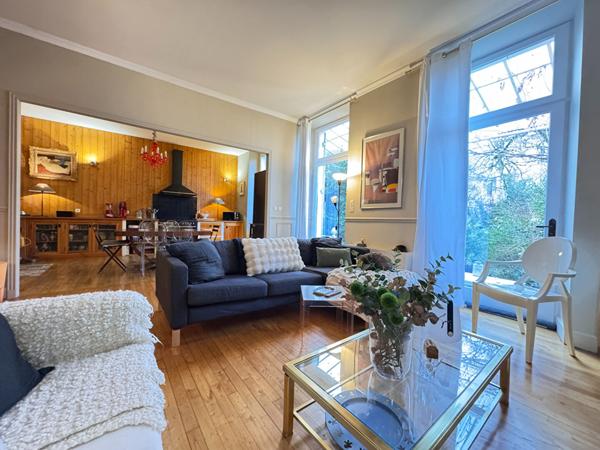 A VENDRE MAISON DE TYPE 6 PROCHE  DU CENTRE VILLE DE PERIGUEUX.