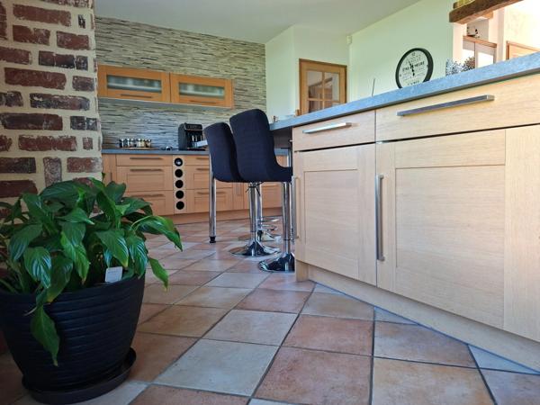 Propriété 4 chb sur sous sol, 5 min centre Alençon, aucun travaux à prévoir, de qualité, jardin clos, parfaitement entretenue