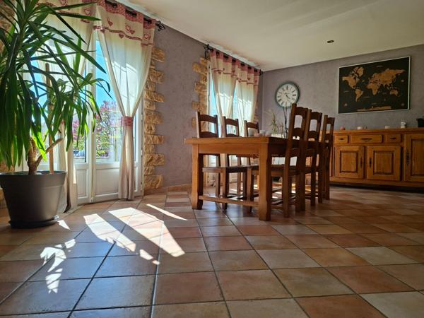 Propriété 4 chb sur sous sol, 5 min centre Alençon, aucun travaux à prévoir, de qualité, jardin clos, parfaitement entretenue