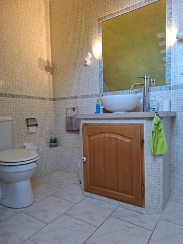 Propriété 4 chb sur sous sol, 5 min centre Alençon, aucun travaux à prévoir, de qualité, jardin clos, parfaitement entretenue