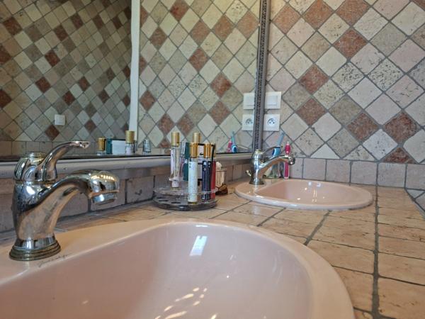 Propriété 4 chb sur sous sol, 5 min centre Alençon, aucun travaux à prévoir, de qualité, jardin clos, parfaitement entretenue