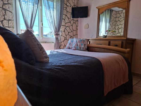 Propriété 4 chb sur sous sol, 5 min centre Alençon, aucun travaux à prévoir, de qualité, jardin clos, parfaitement entretenue