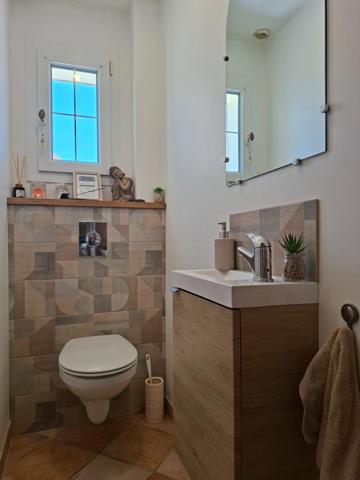 Propriété 4 chb sur sous sol, 5 min centre Alençon, aucun travaux à prévoir, de qualité, jardin clos, parfaitement entretenue