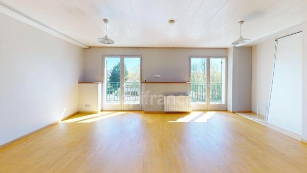 Appartement 3 pièces à vendre à Corbeil-Essonnes – 72 m², balcon, cave, proche gare RER D