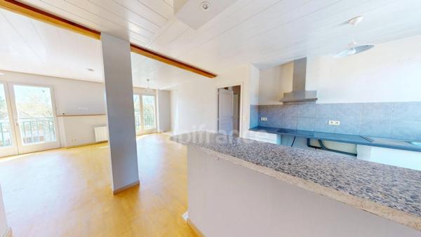 Appartement 3 pièces à vendre à Corbeil-Essonnes – 72 m², balcon, cave, proche gare RER D