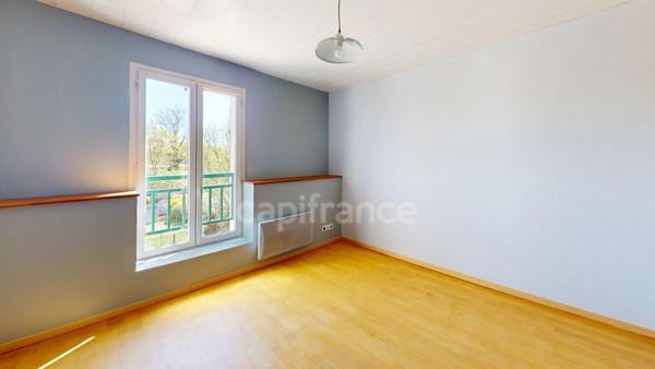 Appartement 3 pièces à vendre à Corbeil-Essonnes – 72 m², balcon, cave, proche gare RER D