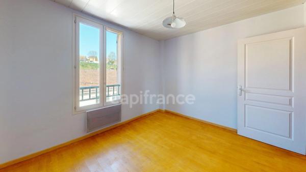 Appartement 3 pièces à vendre à Corbeil-Essonnes – 72 m², balcon, cave, proche gare RER D