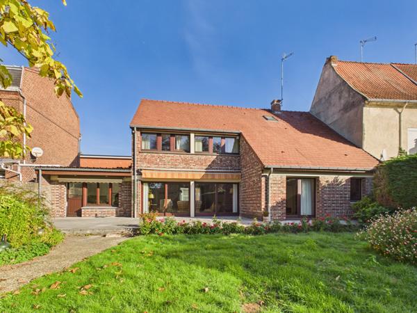 Maison
         10 pièces
        - 243 m² Bien prestige 559 000 €*