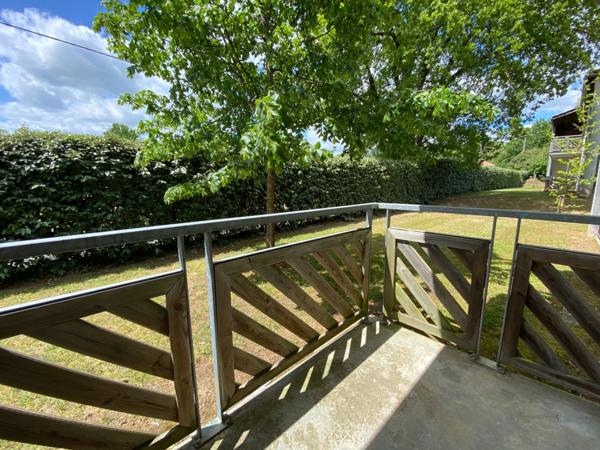 Dpt Dordogne (24), à vendre LA FORCE appartement T2 de 37,6 m² avec terrasse