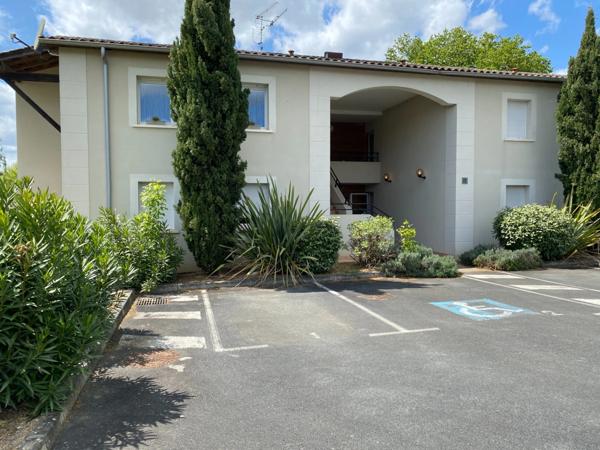 Dpt Dordogne (24), à vendre LA FORCE appartement T2 de 37,6 m² avec terrasse