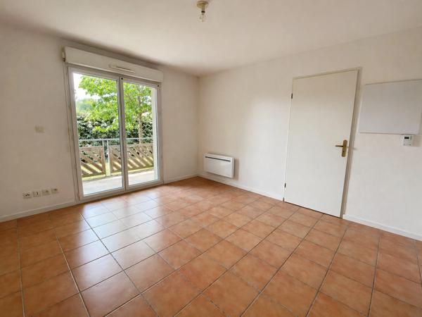 Dpt Dordogne (24), à vendre LA FORCE appartement T2 de 37,6 m² avec terrasse