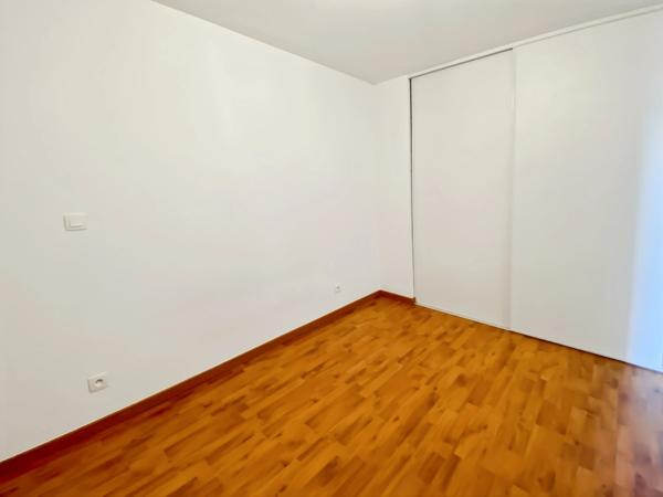 Dpt Dordogne (24), à vendre LA FORCE appartement T2 de 37,6 m² avec terrasse