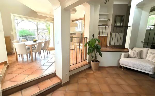 Maison à vendre    5 pièces •  Nîmes