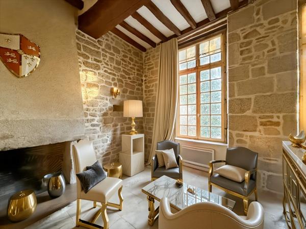 GUERANDE CENTRE CITE MEDIEVALE (44) Appartement T2 A VENDRE - CHEMINEE - 52m2 - COEUR DES COMMERCES ET ANIMATIONS TOURISTIQUES