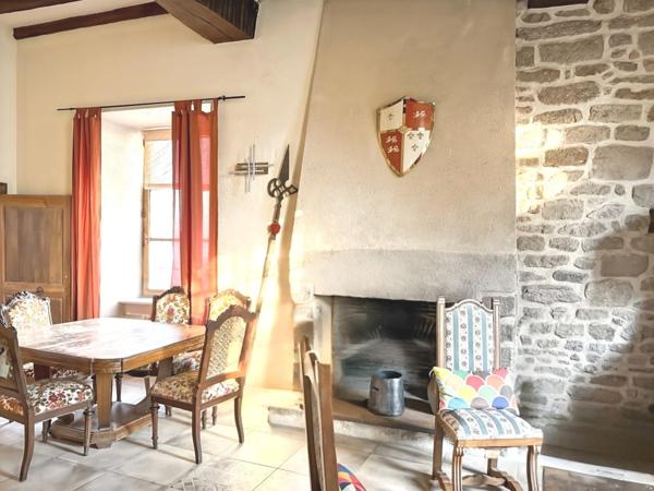 GUERANDE CENTRE CITE MEDIEVALE (44) Appartement T2 A VENDRE - CHEMINEE - 52m2 - COEUR DES COMMERCES ET ANIMATIONS TOURISTIQUES