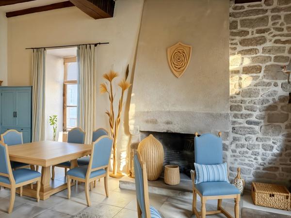 GUERANDE CENTRE CITE MEDIEVALE (44) Appartement T2 A VENDRE - CHEMINEE - 52m2 - COEUR DES COMMERCES ET ANIMATIONS TOURISTIQUES