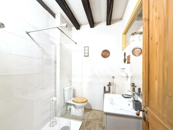 GUERANDE CENTRE CITE MEDIEVALE (44) Appartement T2 A VENDRE - CHEMINEE - 52m2 - COEUR DES COMMERCES ET ANIMATIONS TOURISTIQUES