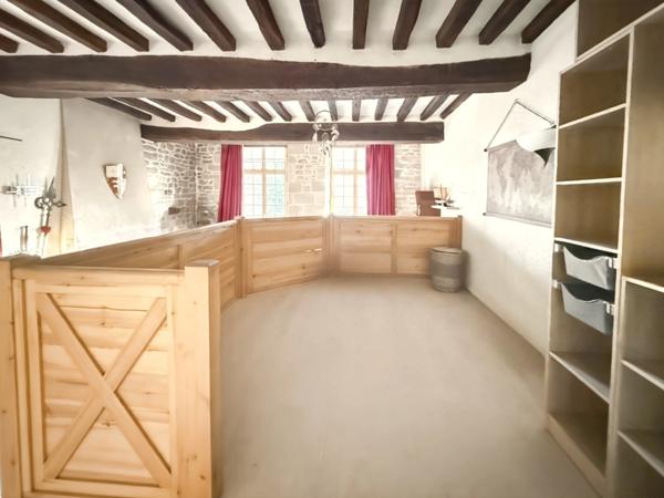 GUERANDE CENTRE CITE MEDIEVALE (44) Appartement T2 A VENDRE - CHEMINEE - 52m2 - COEUR DES COMMERCES ET ANIMATIONS TOURISTIQUES