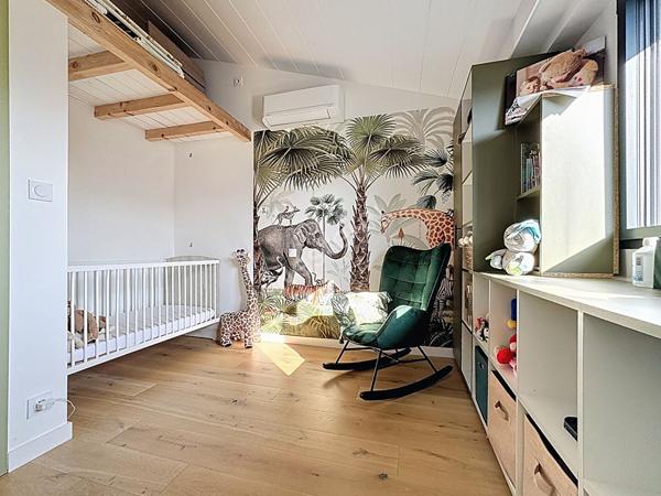 Maison récente à vendre à LA VARENNE - 3 chambres, garage, terrasse et jardinet.