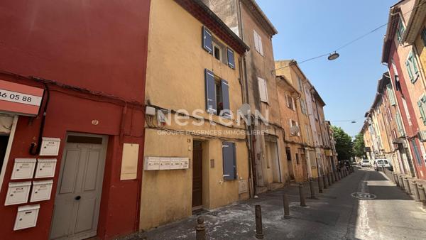 GARDANNE-IMMEUBLE composé de 3 appartements T2.(ideal investisseurs - bon rendement locatif)