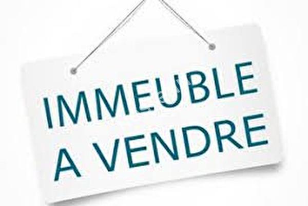 GARDANNE-IMMEUBLE composé de 3 appartements T2.(ideal investisseurs - bon rendement locatif)