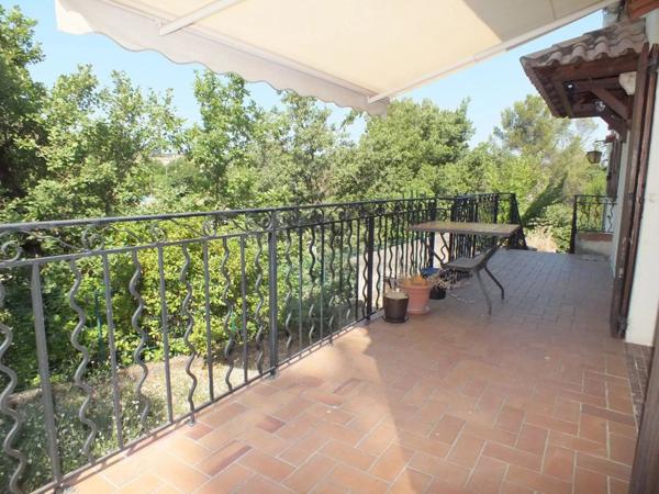 Fuveau - Villa T4 sur 3346m² avec sous-sol et dépendance de 89m², au calme proche centre