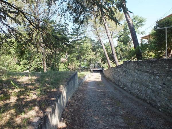 Fuveau - Villa T4 sur 3346m² avec sous-sol et dépendance de 89m², au calme proche centre