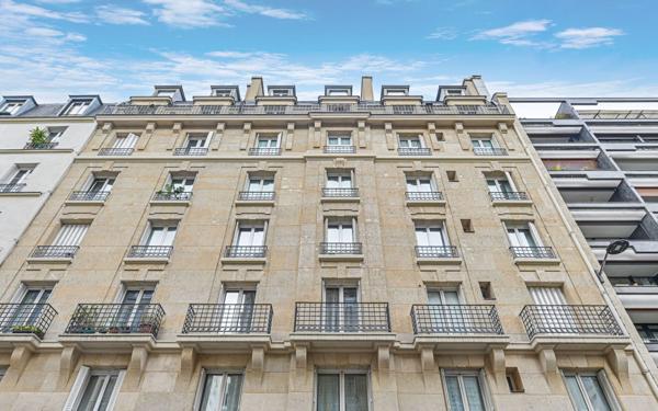 Appartement à vendre    3 pièces • 62,40 m2 Paris 11