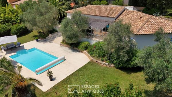 Élégante villa de plain-pied au coeur d’un jardin luxuriant