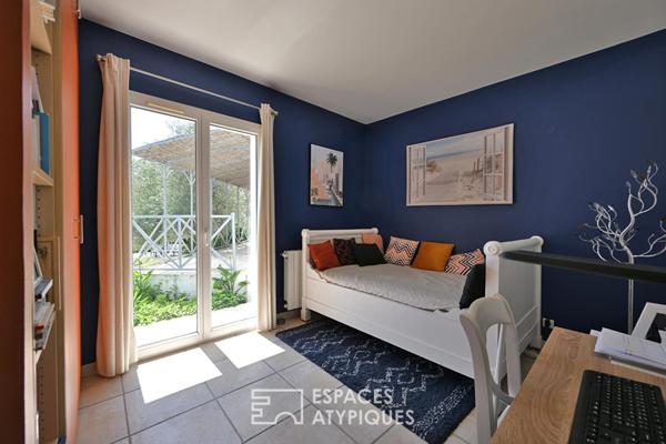 Élégante villa de plain-pied au coeur d’un jardin luxuriant