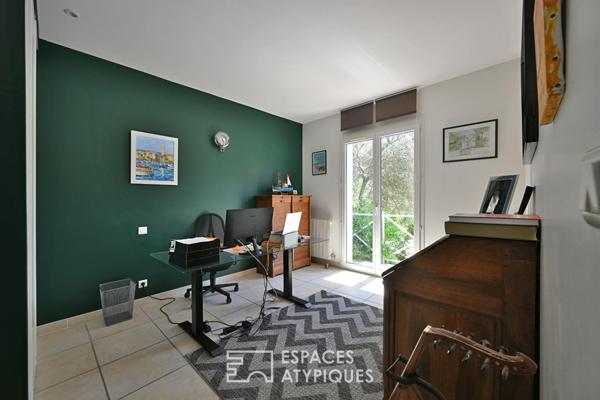 Élégante villa de plain-pied au coeur d’un jardin luxuriant