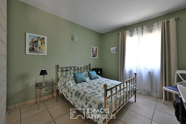 Élégante villa de plain-pied au coeur d’un jardin luxuriant