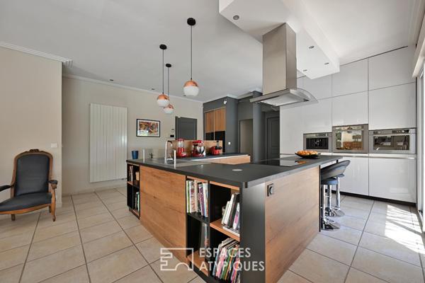 Élégante villa de plain-pied au coeur d’un jardin luxuriant