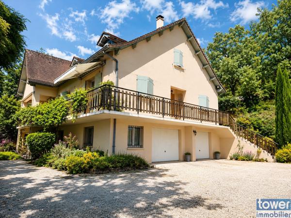 Maison
                                                                                                                                                                                                                                                                                                                        6 pièce(s)                                                                                                                                                                                                          4 chambre(s)                                                                                                                                                                                                          181  m²