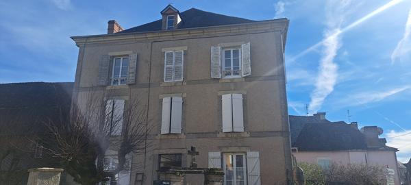 Appartement à rénover dans une belle bâtisse - Juillac Juillac