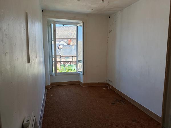 Appartement à rénover dans une belle bâtisse - Juillac Juillac