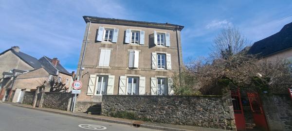 Appartement à rénover dans une belle bâtisse - Juillac Juillac
