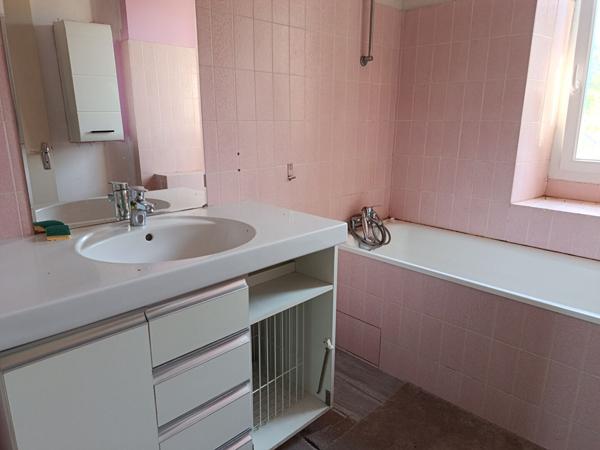 Appartement à rénover dans une belle bâtisse - Juillac Juillac