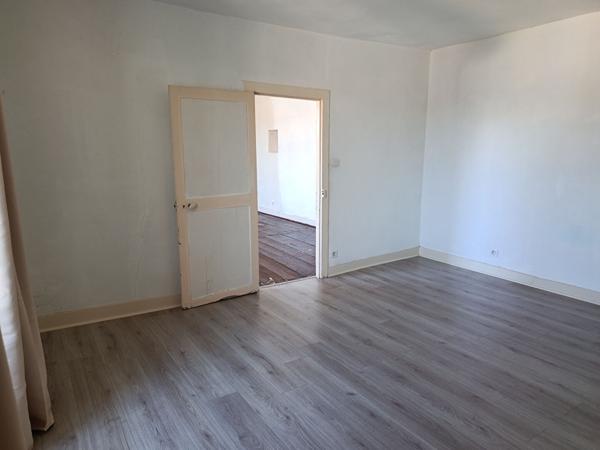 Appartement à rénover dans une belle bâtisse - Juillac Juillac