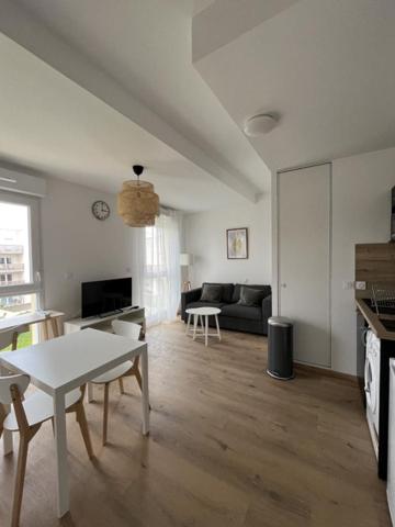 LOCATION TYPE 1 MEUBLE _ PREFACE _D207,